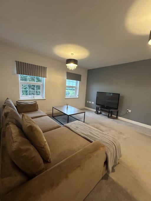 Luxury Countryside Stay - Waters Upton, Телфорд Экстерьер фото